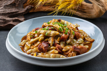 Braised pork with beans