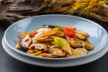 Stir-fried shiitake mushroom slices