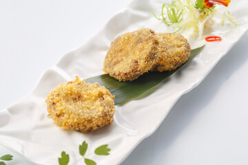 Deep-fried golden beef patties served in exquisite tableware
