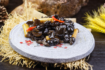 Braised Black Fungus with Scallions