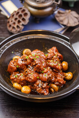 Pan-fried pork trotters with mushrooms