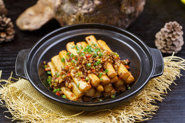 Pot-roasted pork cubes with yam