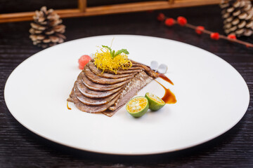 Sauce-flavored beef shank