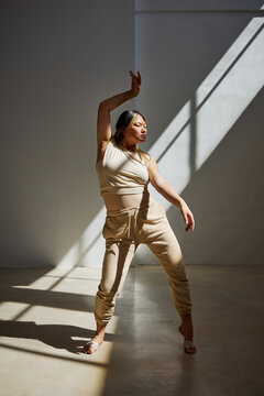 Dance performance in natural light during afternoon session