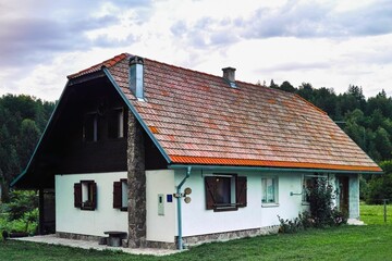 Obraz premium Countryside house with red-tiled roof