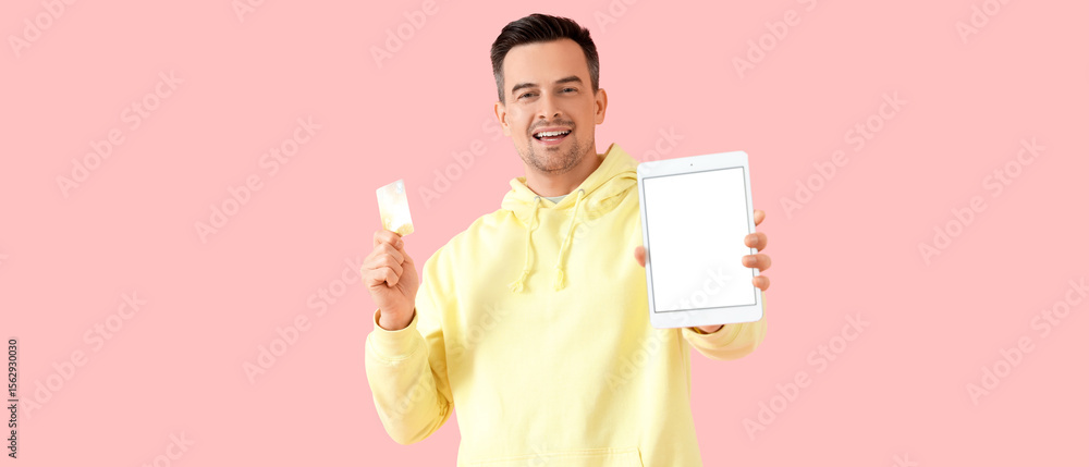 Aufkleber man with credit card and tablet computer on pink background. mockup for design