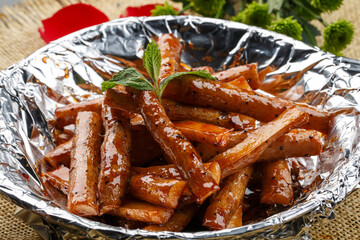 Fried millet shrimp on a white beef tongue porcelain plate
