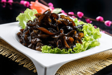 Cold black fungus with sauce