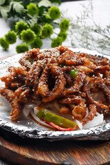 Stir-fried squid tentacles in tin foil tray
