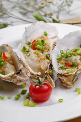 Garlic iron plate nourishing oysters placed on English wrapping paper