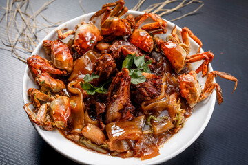 Braised hairy crab with wide noodles and potatoes