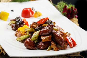 Fried beef cubes with black pepper sauce