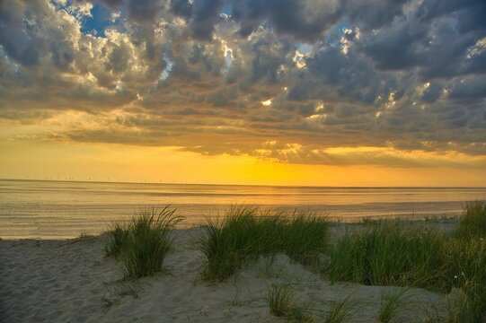 Sonnenuntergang in Hargen aan Zee in Nordholland