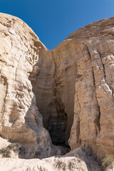 Entrada Sandstone（Middle Jurassic），Mostly fine-grained sandstone. Toadstool Hoodoos Trail, Kane County, Utah geology. . Weathering, erosion.