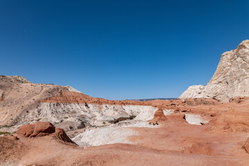 Entrada Sandstone（Middle Jurassic）with Dakota Formation. Toadstool Hoodoos Trail, Kane County, Utah geology.  tent rock, fairy chimney, or earth pyramid. Weathering, erosion.