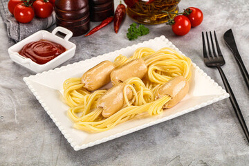 Dietary baby chicken sausage with spaghetti