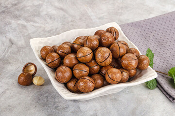 Sweet macadamia nut in the bowl