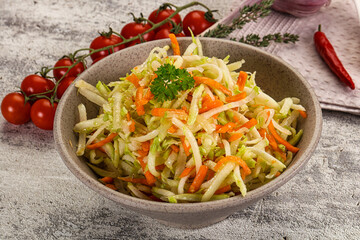 Vegan salad with kohlrabi and carrot