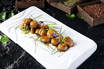 Braised pine-flavor mushrooms in soy sauce