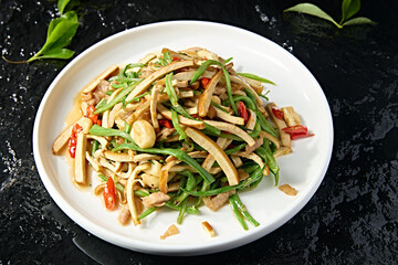 Stir-fried shredded pork with garlic and green beans, rice pepper and dried tofu