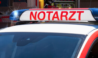 Notarzt an der Unfallstelle
