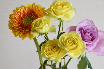 薔薇とガーベラ