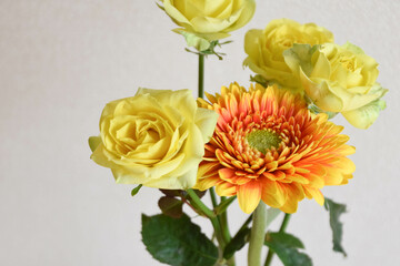 薔薇とガーベラ