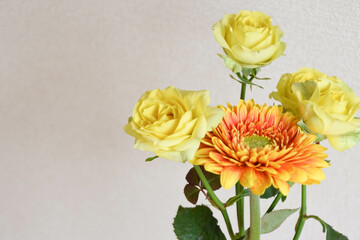薔薇とガーベラ
