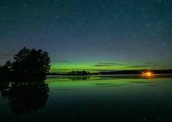 Keuken achterwand Reflectie Aurora borealis and stars reflected in lake  © Maria
