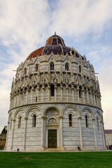 pisa, italien - battistero di pisa an der piazza dei miracoli