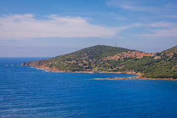Vue sur la côte depuis les hauteurs de Cargèse en Corse du Sud en France