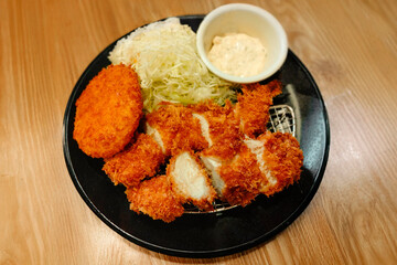 チキンカツ　タルタルソース