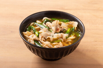豚ニラ　うどん