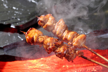 焼き上がる焼き鳥イメージ