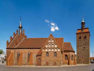 Der Marktturm von Luckenwalde diente lange als Glockenturm der spätgotischen Stadtkirche 
