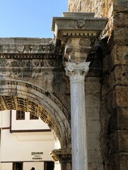 Obraz premium Antalya, Turkey - February 2025: Walk around the old town, gate and Hadrin arch.