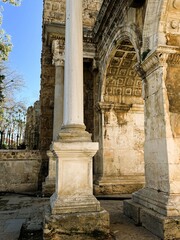 Obraz premium Antalya, Turkey - February 2025: Walk around the old town, gate and Hadrin arch.