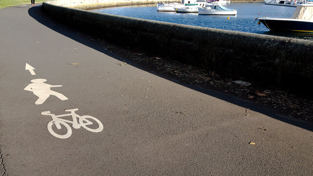 Cycling/ Running/ Walking path at Rushcutters Bay, Sydney