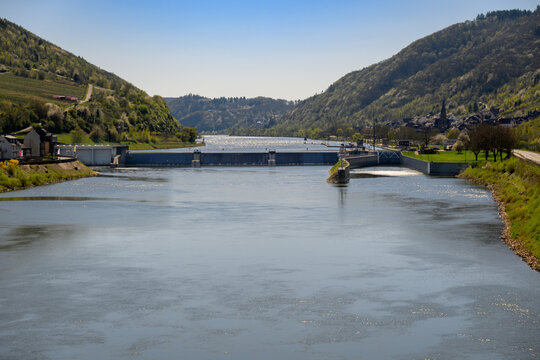 The Mosel river lock at St. Aldegund on a clear sky in early April 2025. 