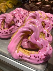 pink donut with icing sugar