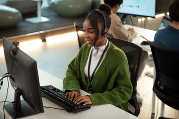 Smiling African American woman working customer support operator with headset. Female Call center agent, consulting and telemarketing concept, Customer service representative. online consultant.