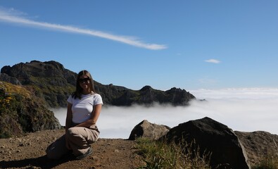 Une jeune fille à Pico do Arriero - Madère