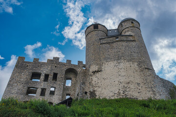 View of the idyllically situated ruins of Greifenstein Castle in the village of the same name in...
