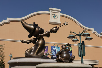 Naklejka premium Juillet 2025, France : Parc à thème Disneyland Paris et Disney Adventure World (Walt Disney Studios)