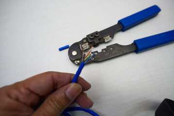 Maintenance of pliers for network and telephone cables