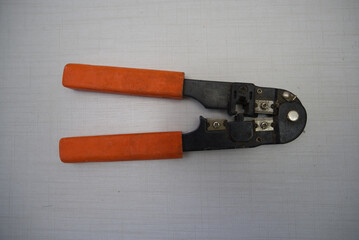 Maintenance of pliers for network and telephone cables