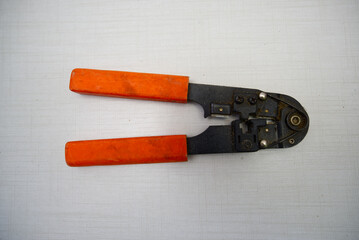 Maintenance of pliers for network and telephone cables