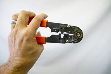 Maintenance of pliers for network and telephone cables