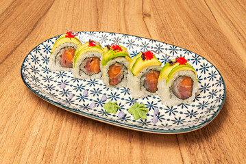 The construction of uramaki follows a specific pattern: