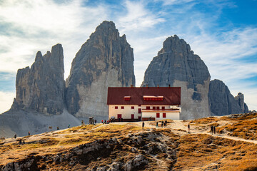 Dreizinnenhütte mountain hut and the three peaks (Tre Cime)